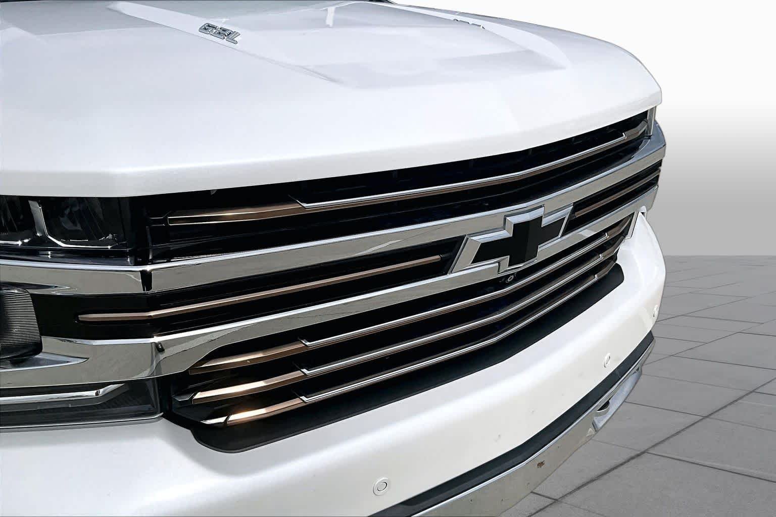 Used 2020 Iridescent Pearl Tricoat Chevrolet High Country image 28