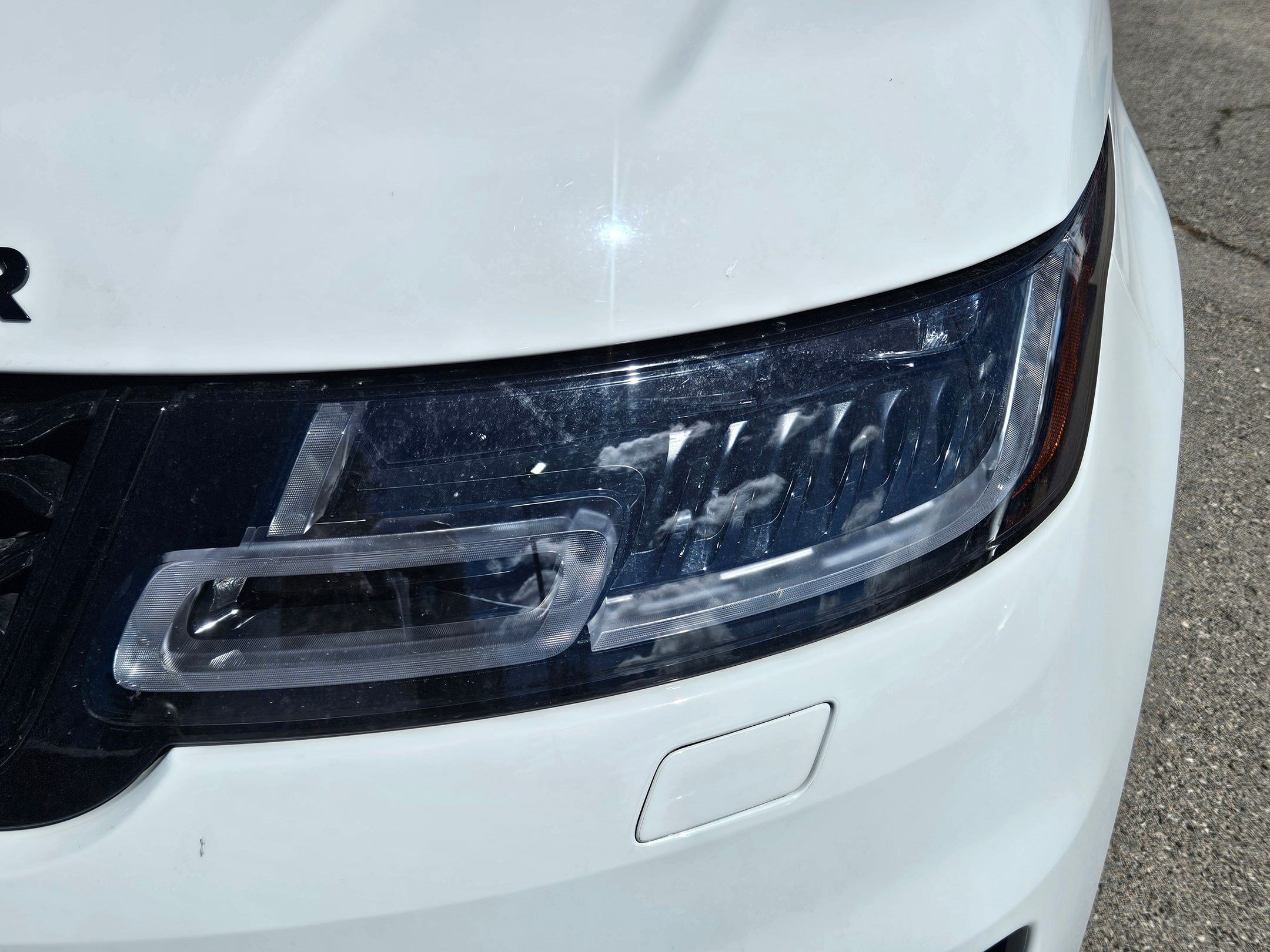 Used 2022 White Land Rover HSE Dynamic image 10