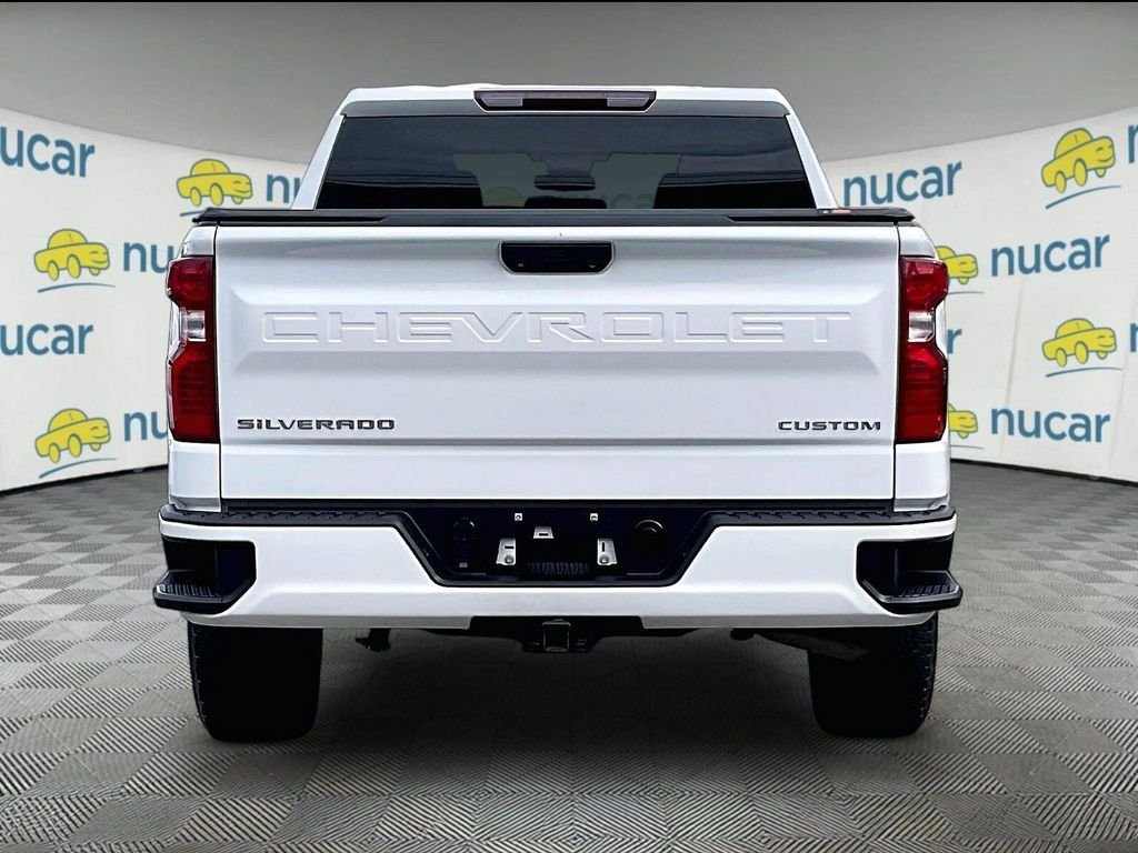 Used 2023 White Chevrolet Custom image 5