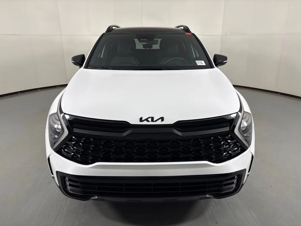 Used 2025 White Kia X-Line image 3