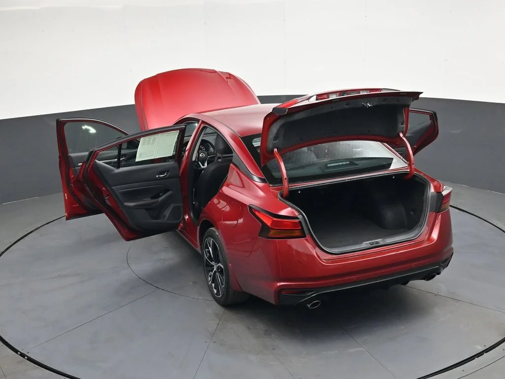 Used 2025 Red Nissan 2.5 SR image 53