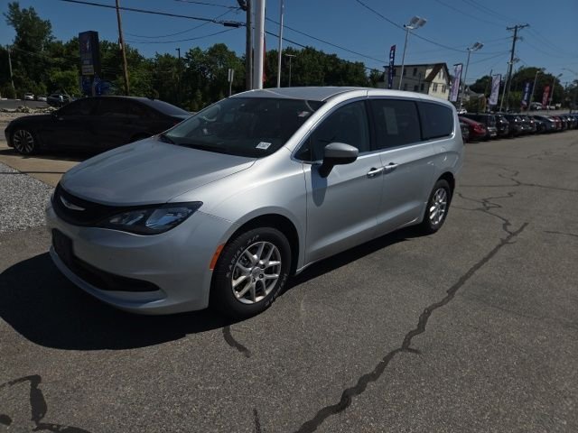 2023 Chrysler Voyager LX's photo