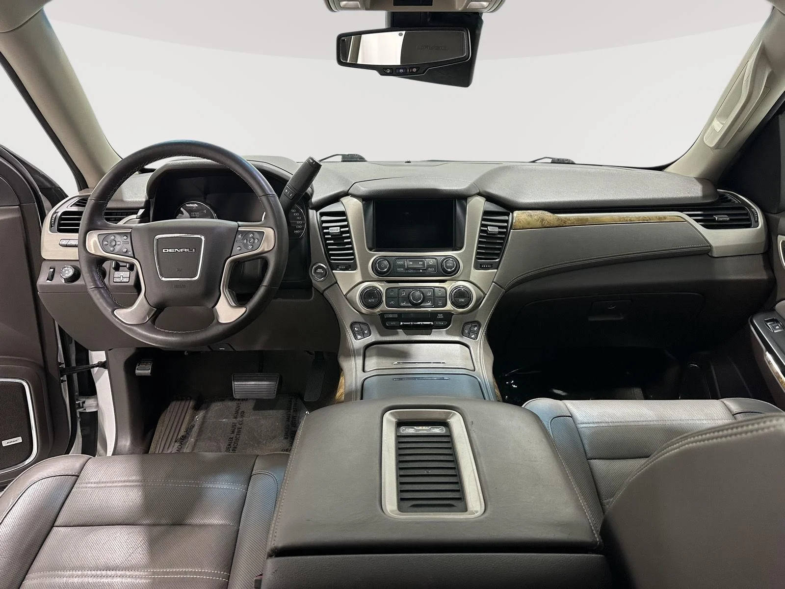 Used 2016 WHITE FROST TRICOAT GMC Denali image 20