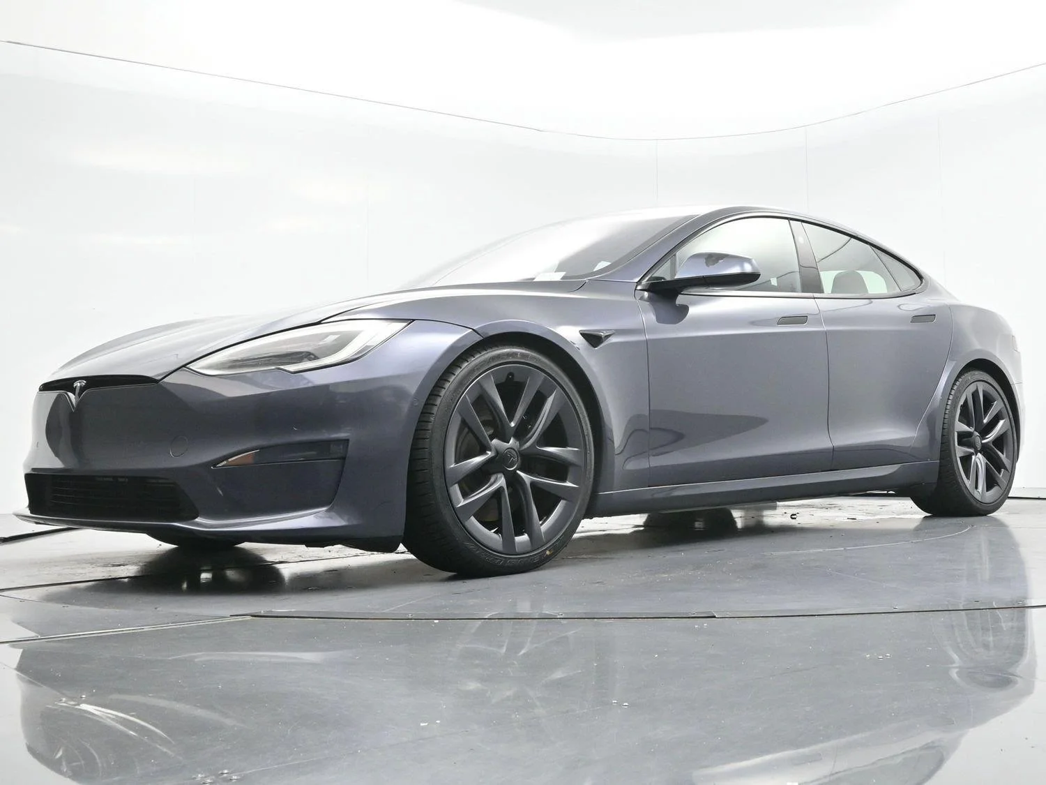 Used 2021 Midnight Silver Metallic Tesla Plaid image 42