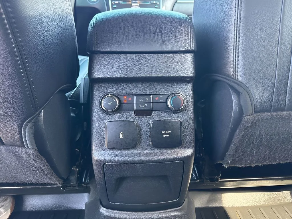 Used 2017  Ford Limited image 14