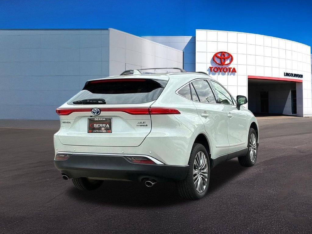 Used 2022 White Toyota XLE image 11