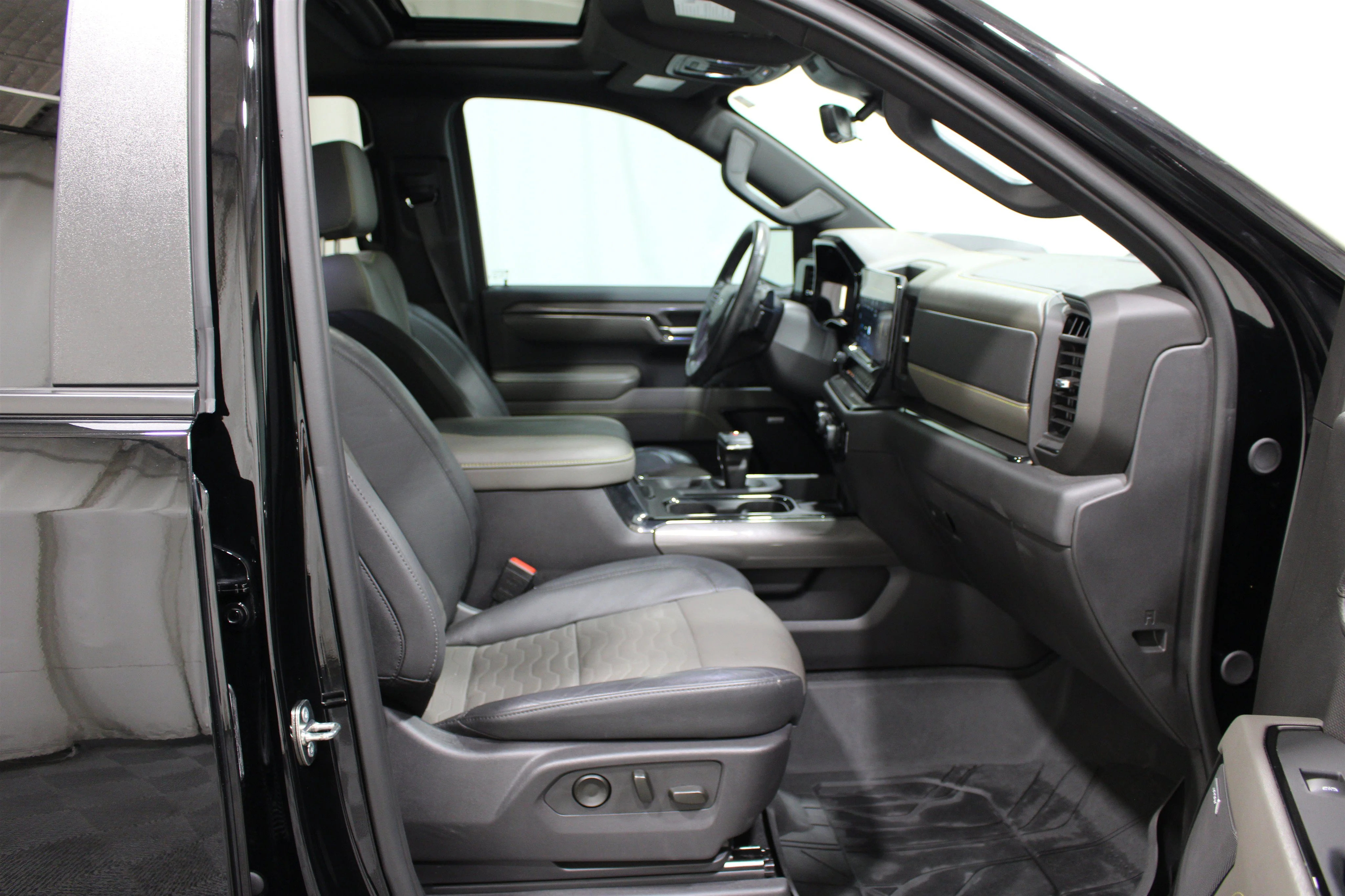 2024 Chevrolet Silverado 1500 ZR2 - Photo 23