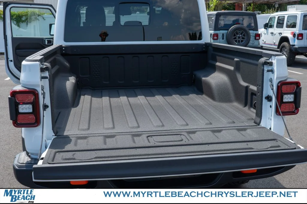 New 2026 Bright White Clear-Coat Exterior Paint Jeep Mojave image 32