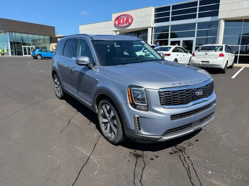 Used 2020 Silver Kia S image 4