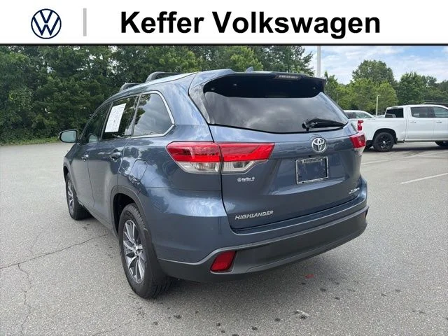 Used 2018 Blue Toyota XLE image 3