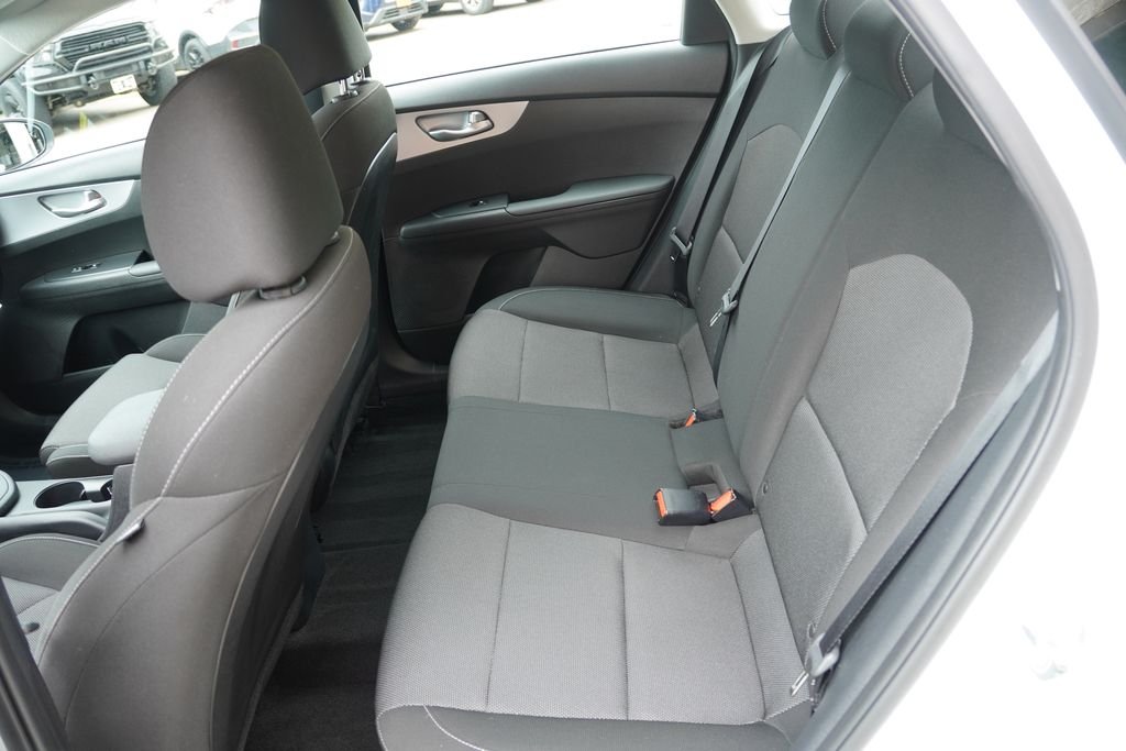 Used 2023 Snow White Pearl Kia LXS image 17