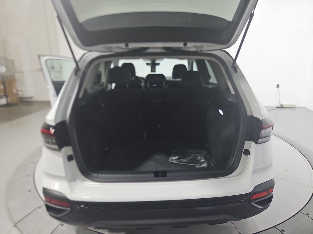 Used 2025 Pure White Volkswagen 1.5T SE Black image 24