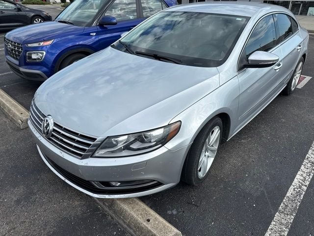 Used 2013  Volkswagen 2.0T Sport image 2