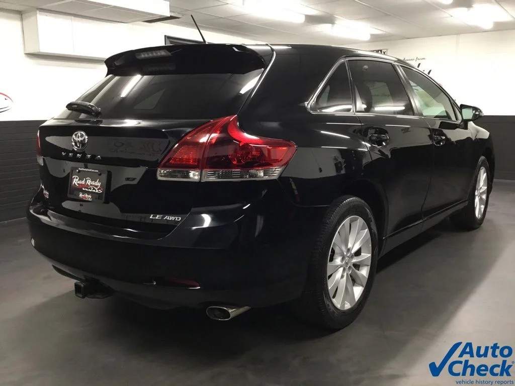 Used 2014 Black Toyota LE image 10