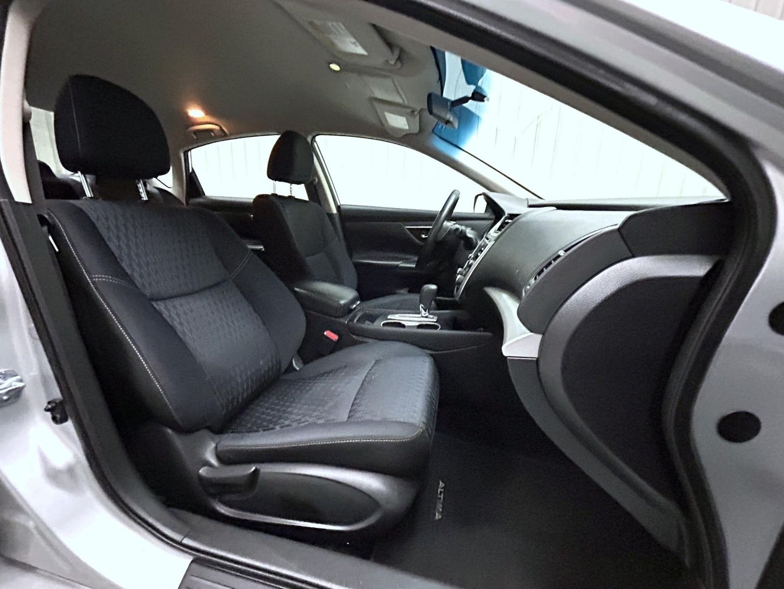 Used 2017 Silver Nissan 2.5 SV image 15