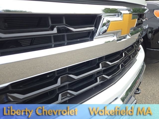New 2026 Summit White Chevrolet LT (2FL) image 3