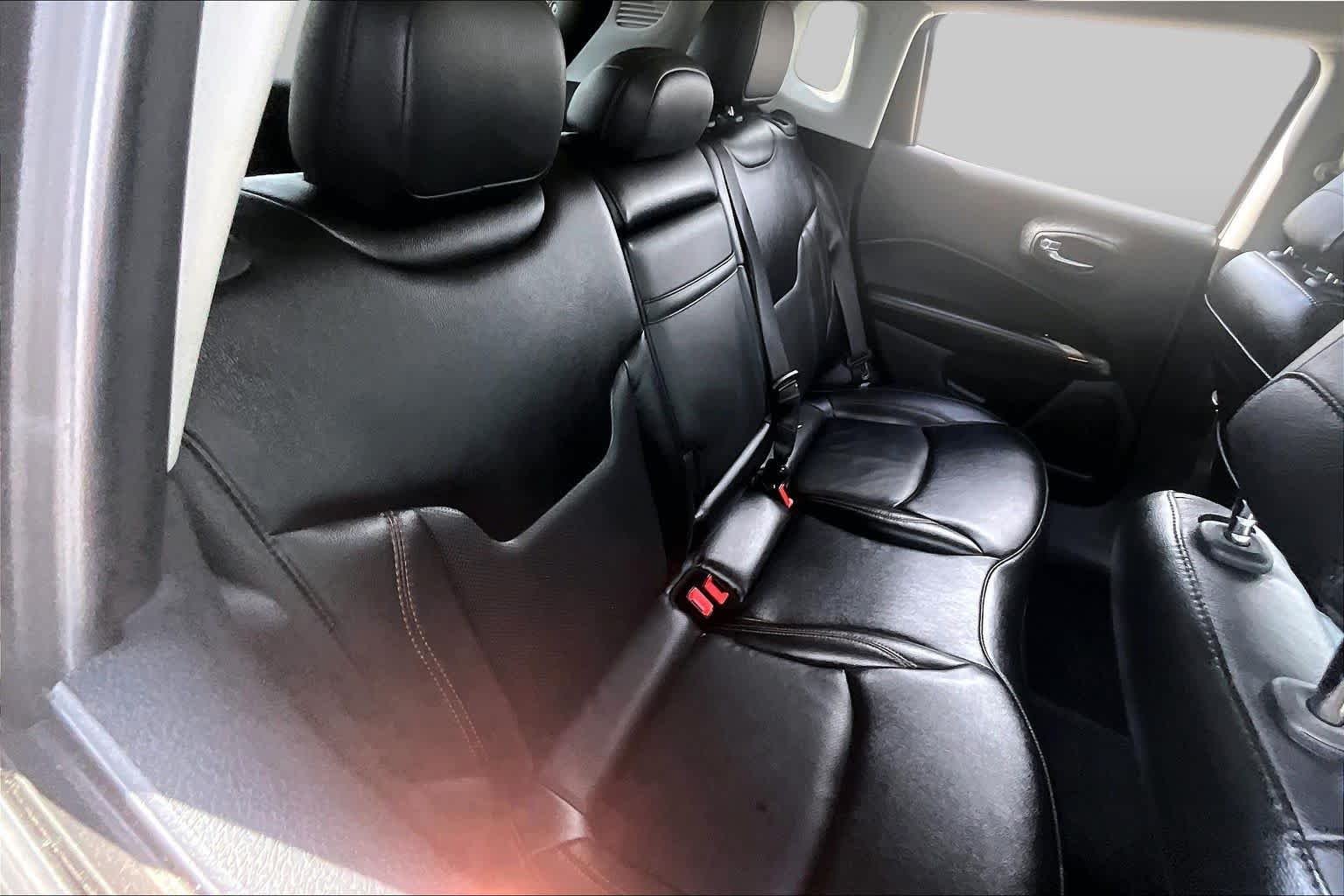 Used 2020 Sting-Gray Clearcoat Jeep Limited image 19