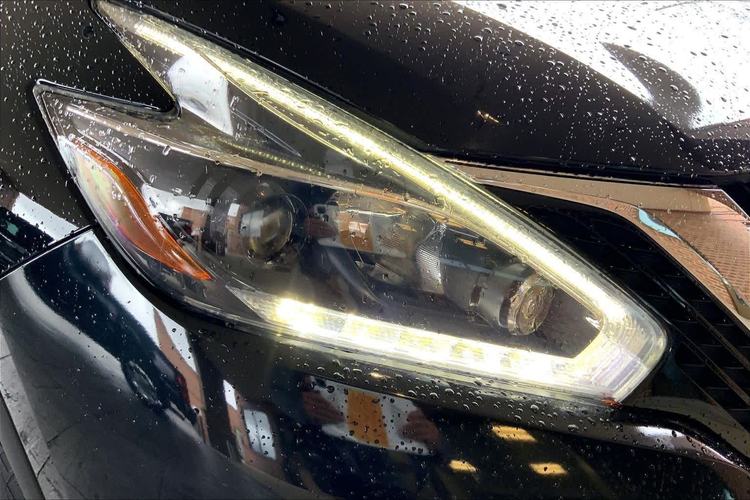 Used 2018 Magnetic Black Metallic Nissan S image 27