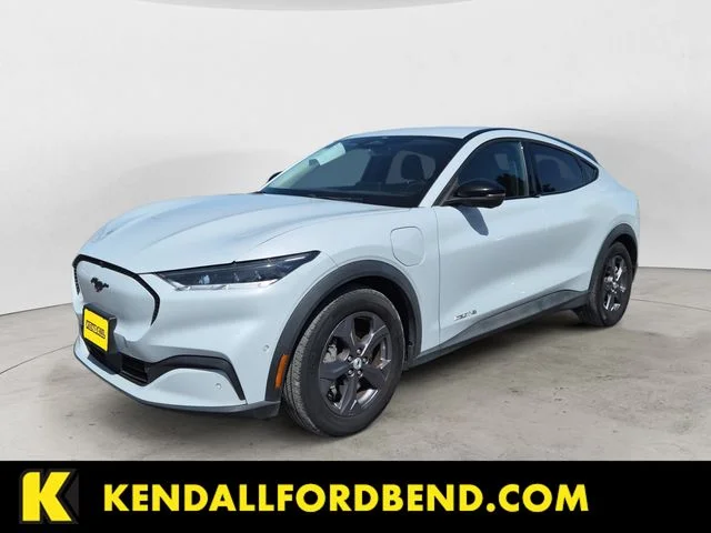 Used 2023 White Ford Select image 1