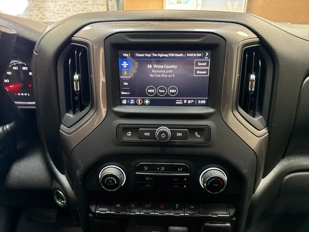 Used 2024 White Chevrolet Custom image 19