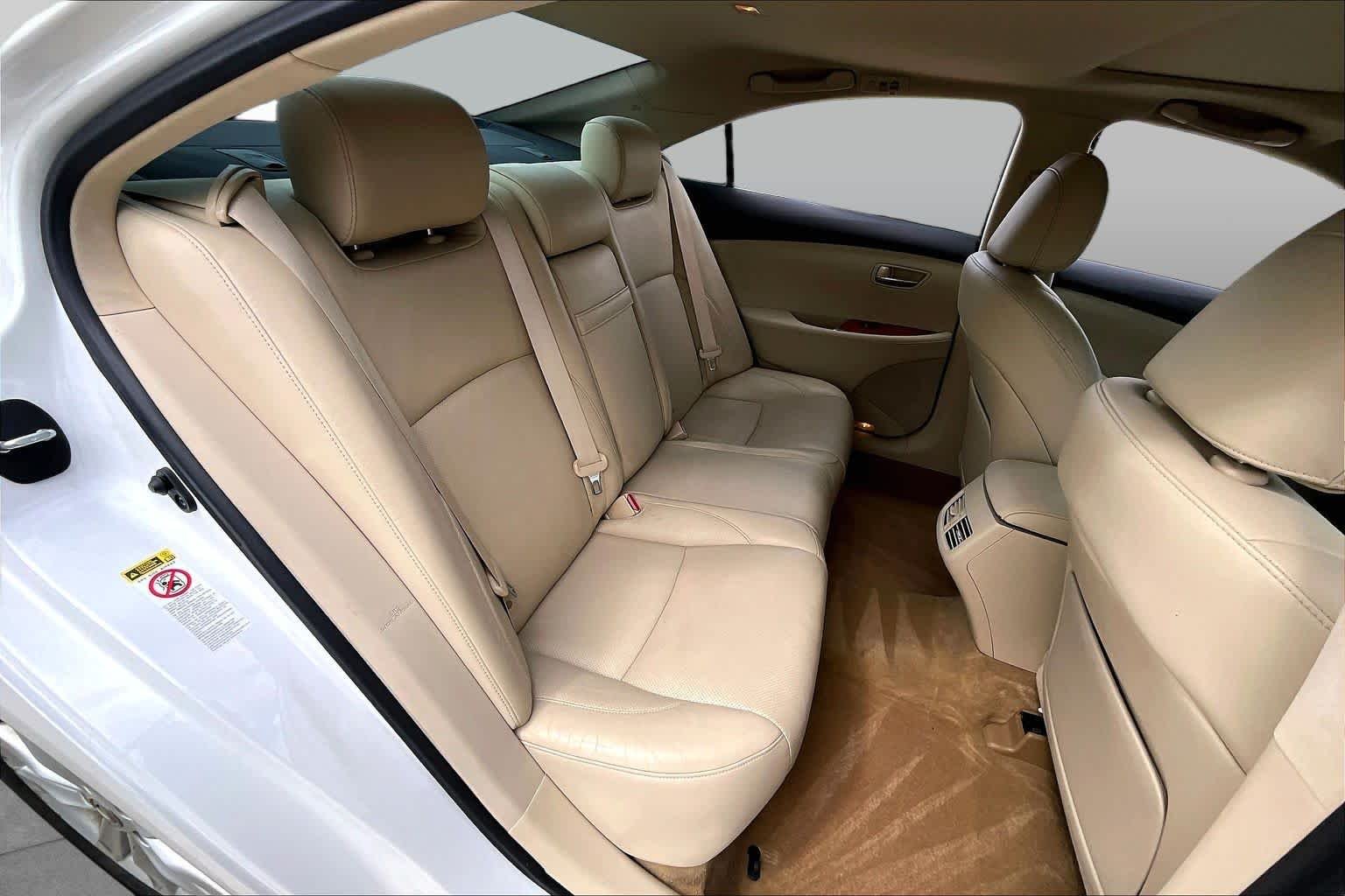 Used 2011 Starfire Pearl Lexus  image 16