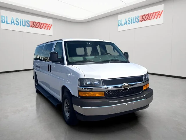 2025 Chevrolet Express 3500 LT