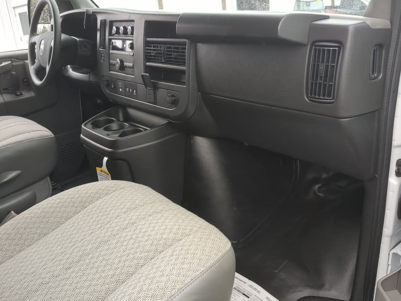 New 2025 Summit White GMC Work Van image 25