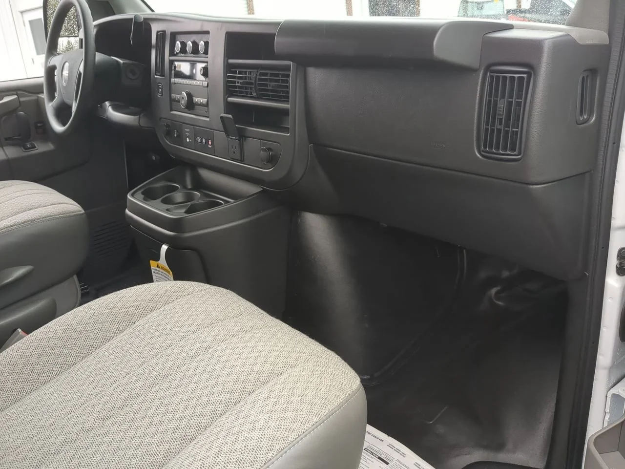 New 2025 Summit White GMC Work Van image 25