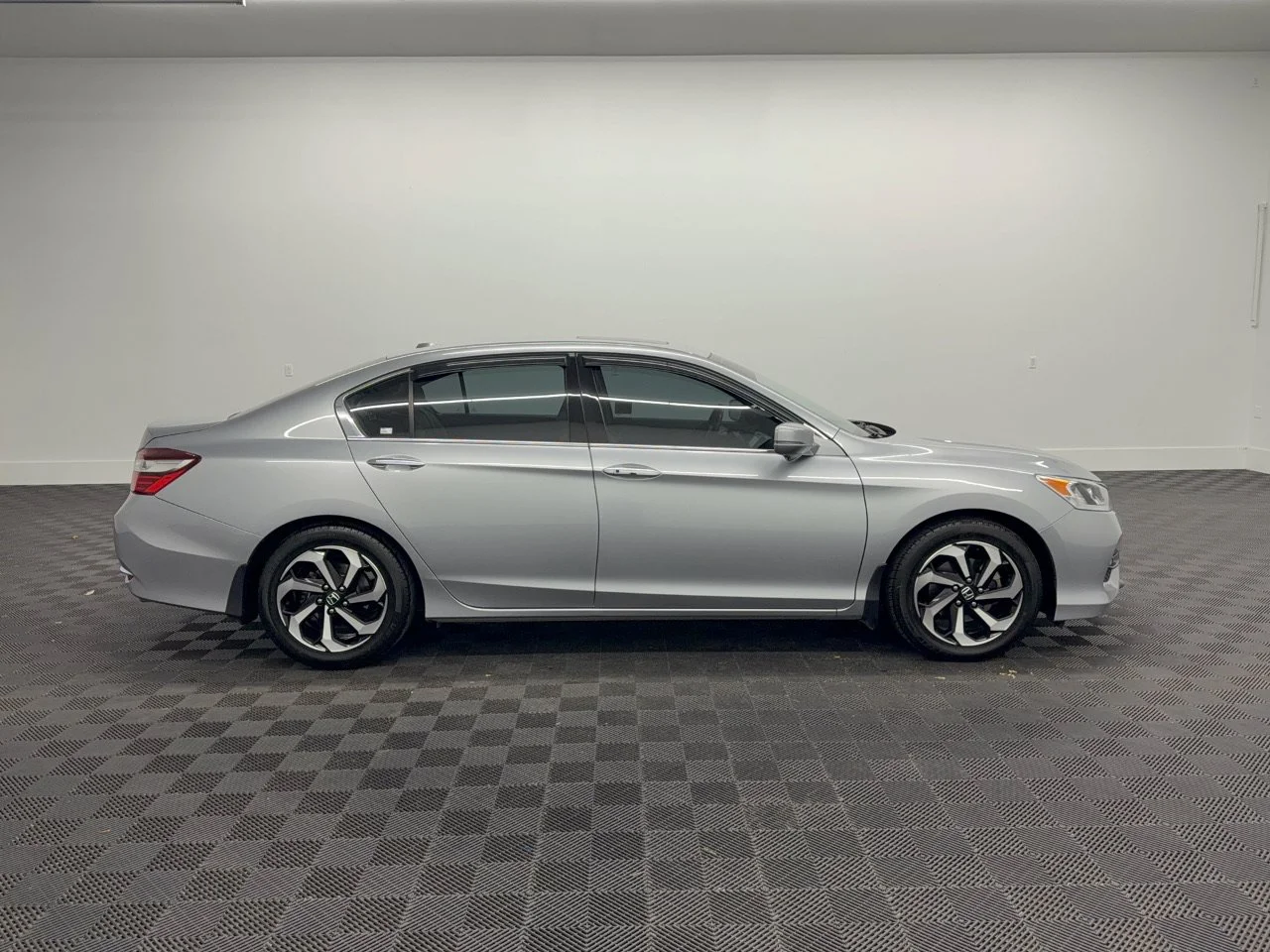 Used 2016 Lunar Silver Metallic Honda EX-L image 8