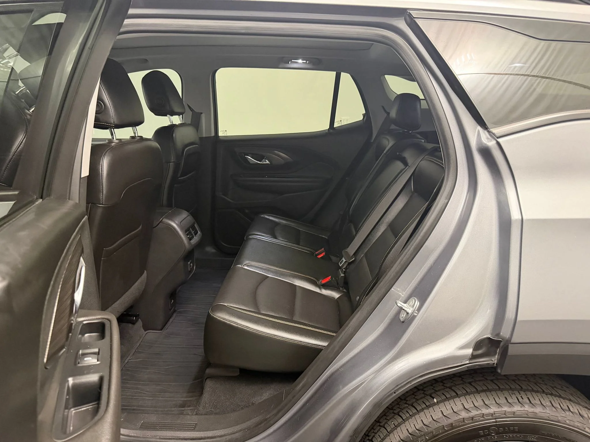 Used 2021 Satin Steel Metallic GMC SLT image 23