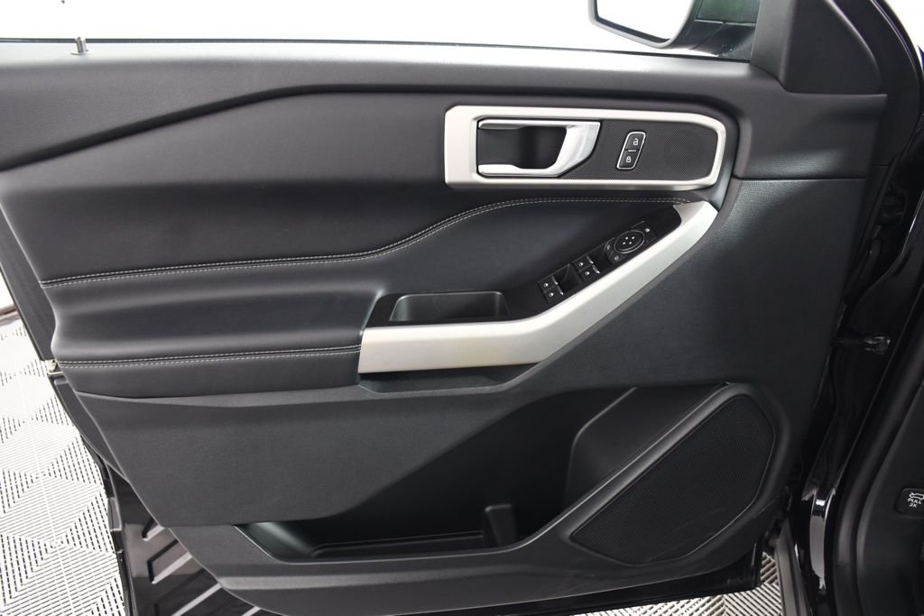 Used 2020 Agate Black Metallic Ford XLT image 14