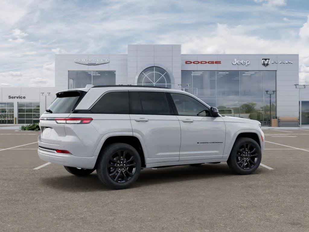 New 2026 Bright White Clear-Coat Exterior Paint Jeep Limited Reserve image 4