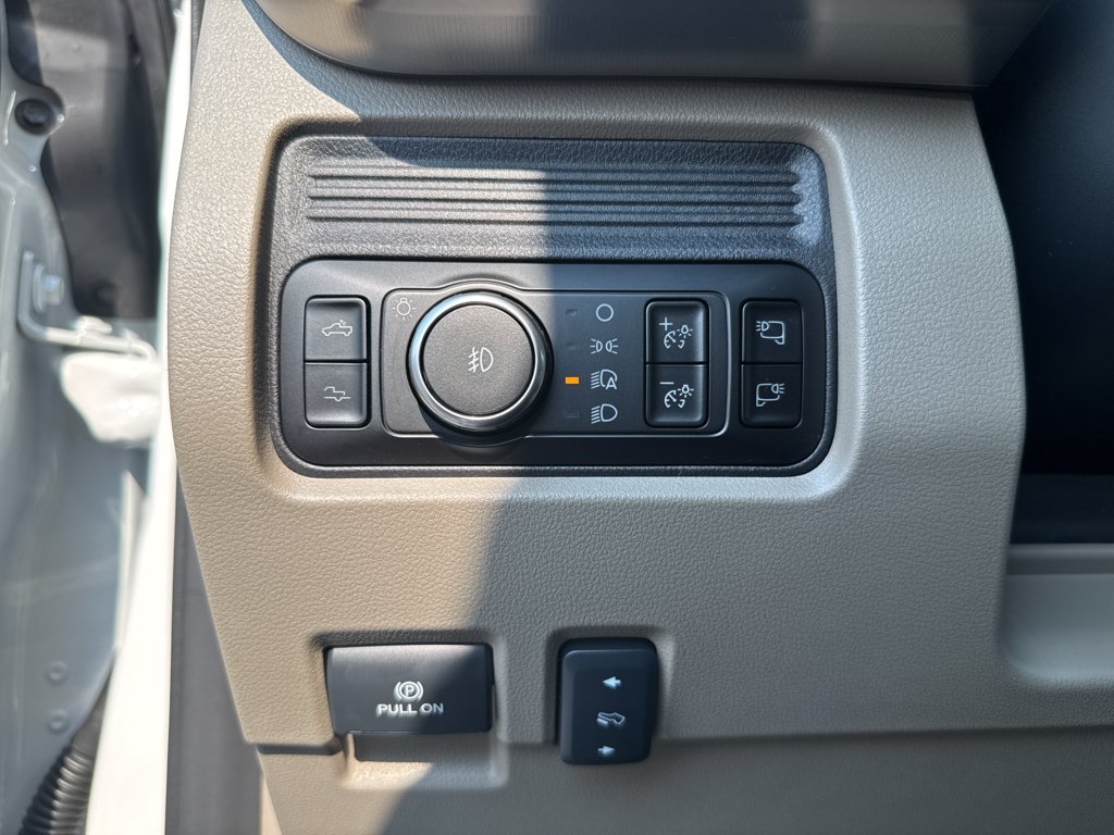 2025 Ford F-350 Super Duty Platinum - Photo 30