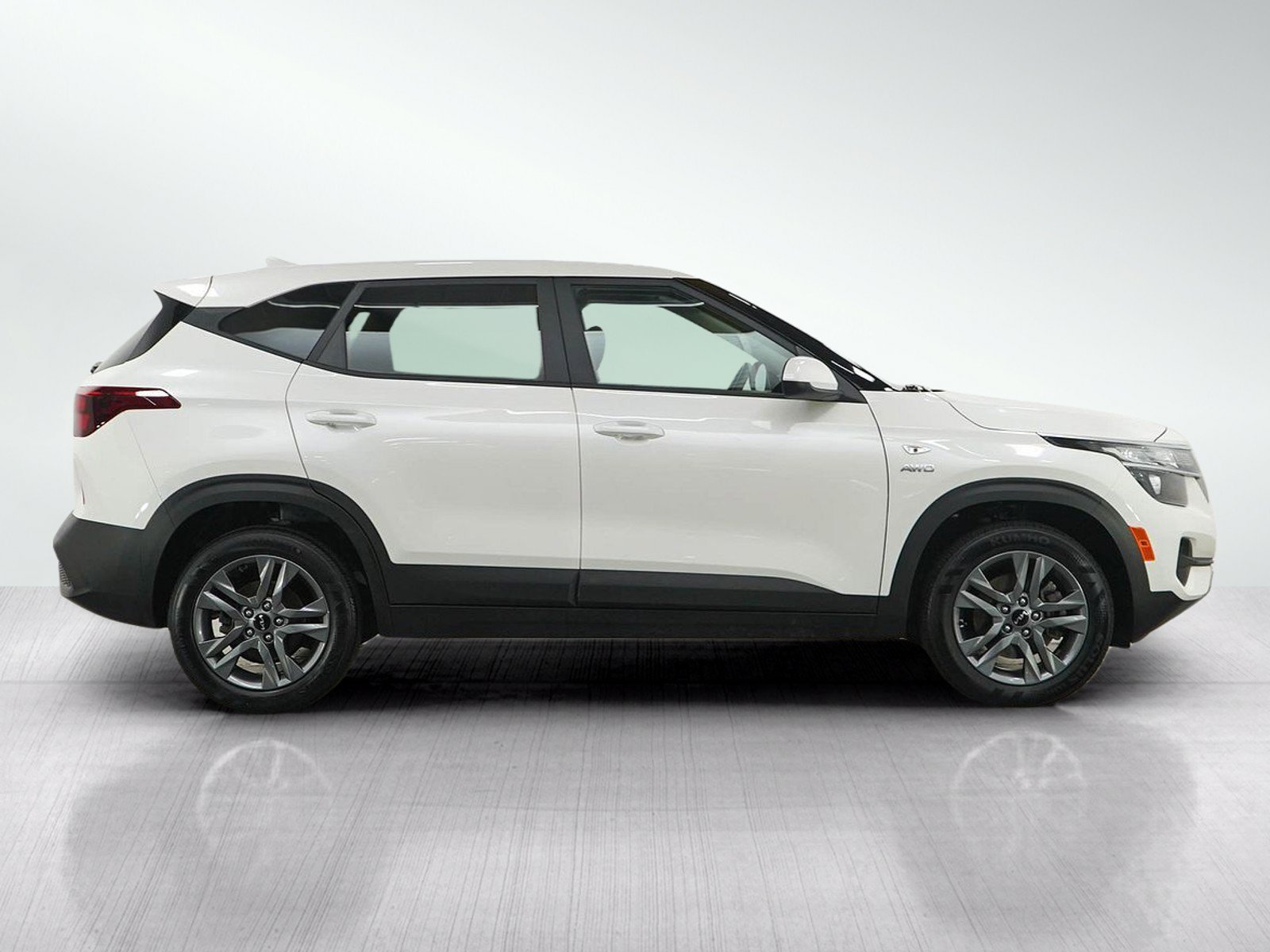 Used 2023 Snow White Pearl Kia Lx image 6