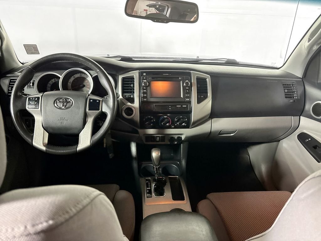 Used 2013 Green Toyota Base image 12
