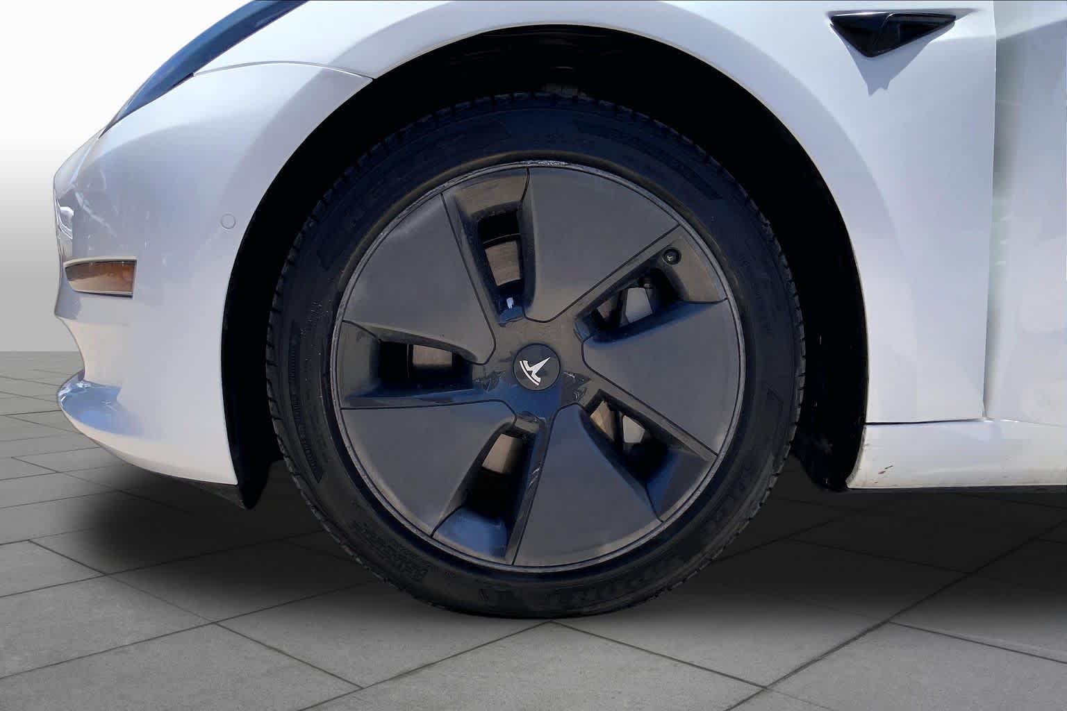 Used 2021 Pearl White Multi-Coat Tesla Standard Range Plus image 9
