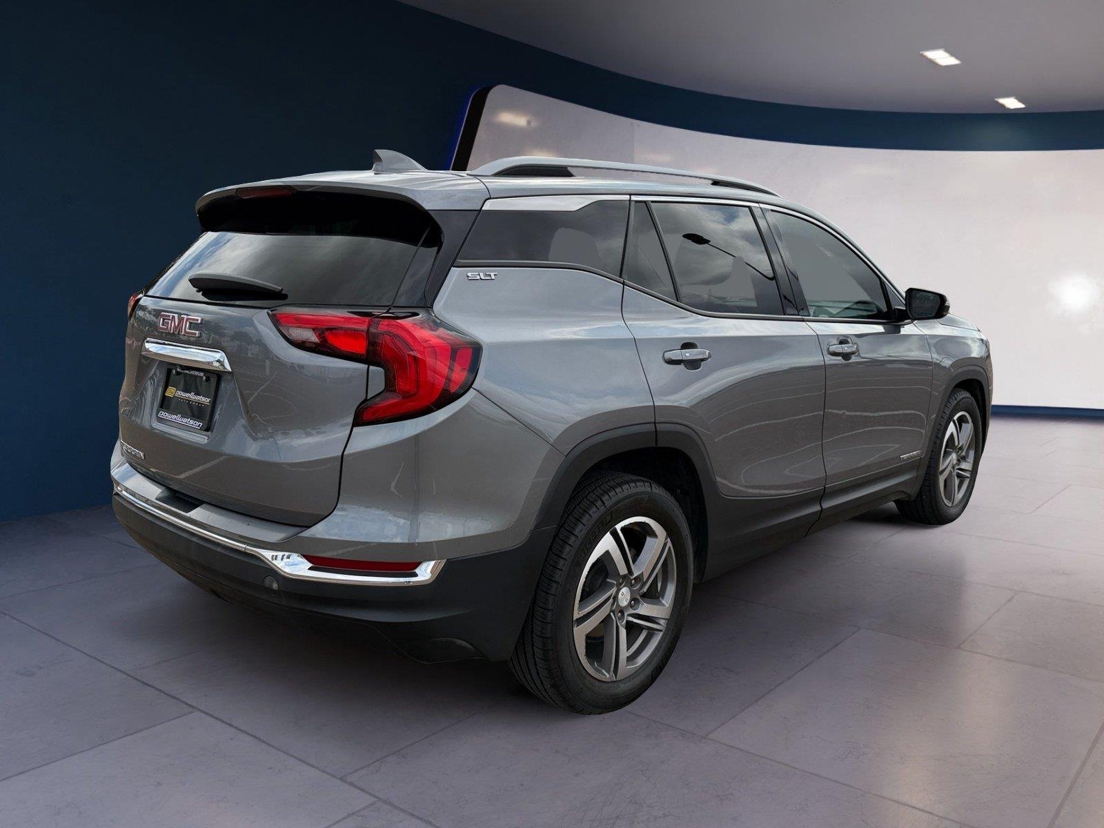 Used 2021 Graphite Gray Metallic GMC SLT image 5