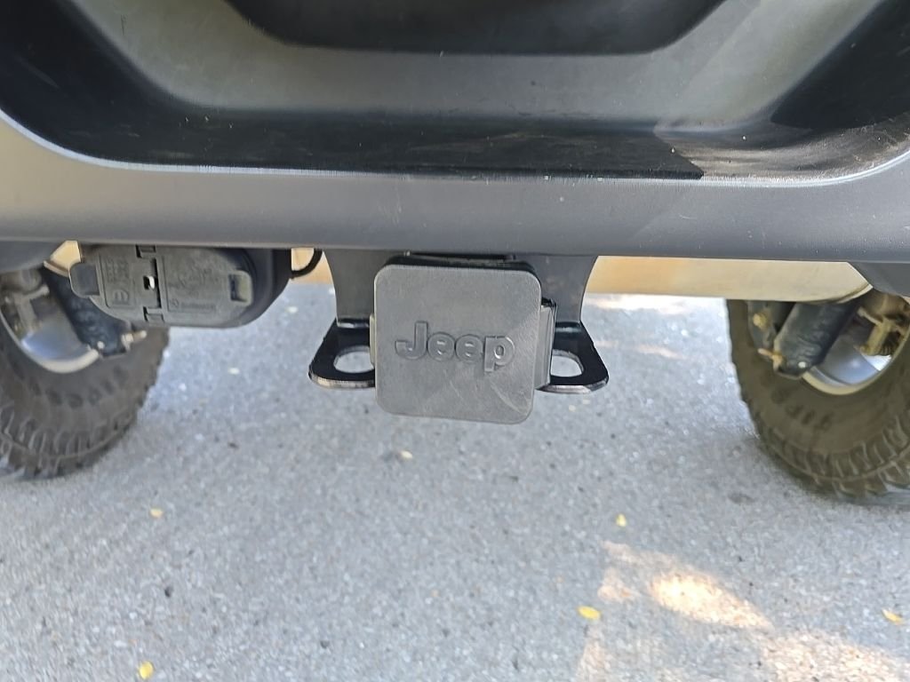 Used 2018 Black Jeep Unlimited Sahara image 10