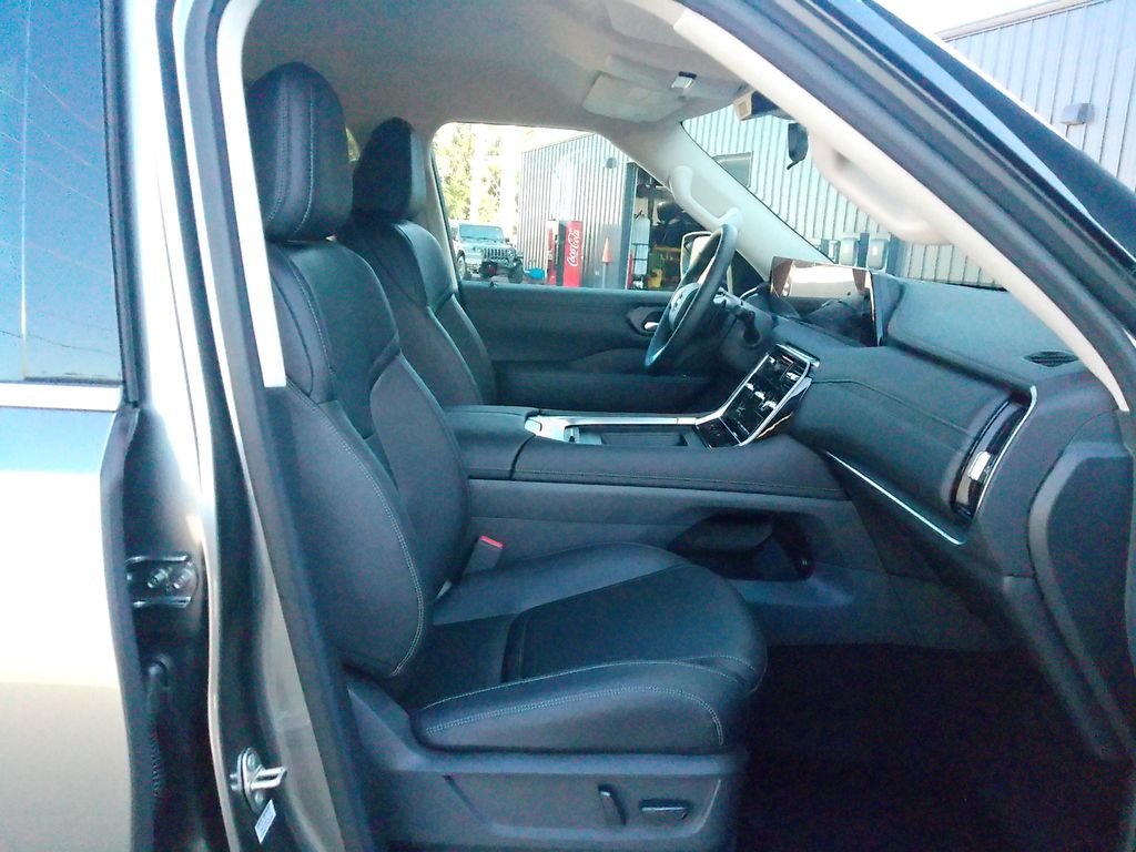 2026 Nissan Armada SV - Photo 15