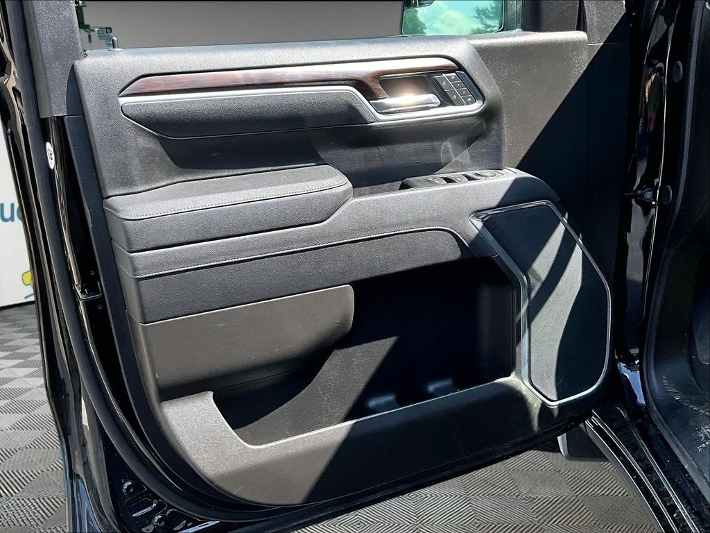 Used 2025 Black GMC SLT image 10