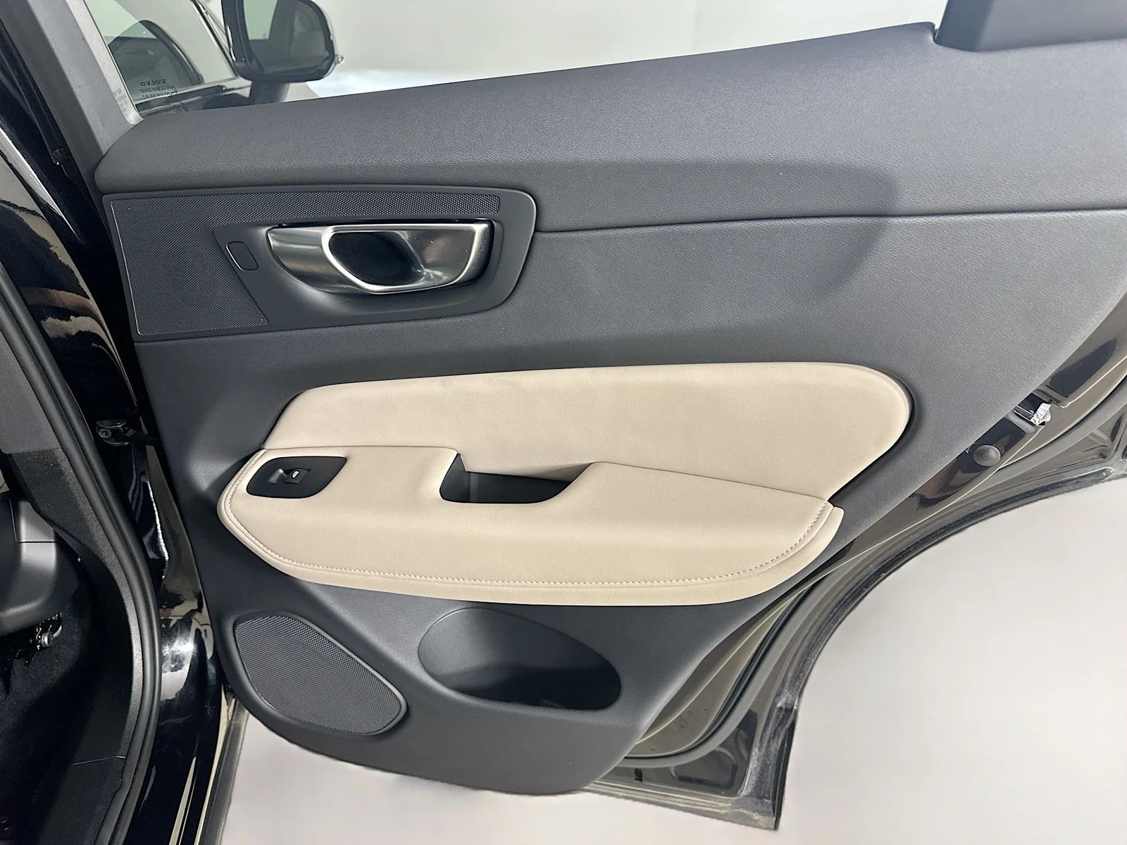 2026 Volvo XC60 Plus - Photo 41