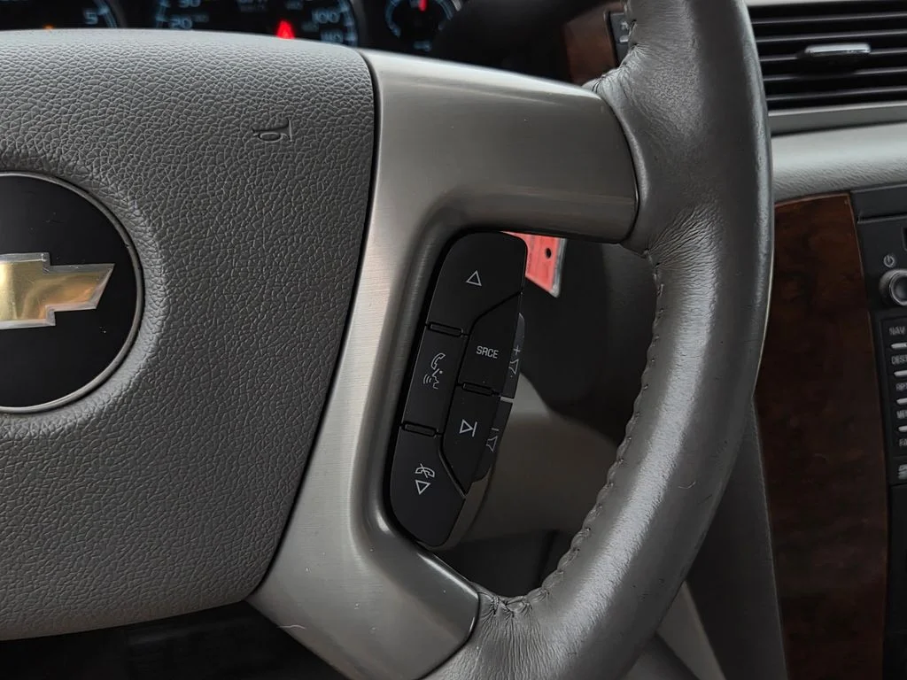 Used 2014 White Chevrolet LTZ image 25