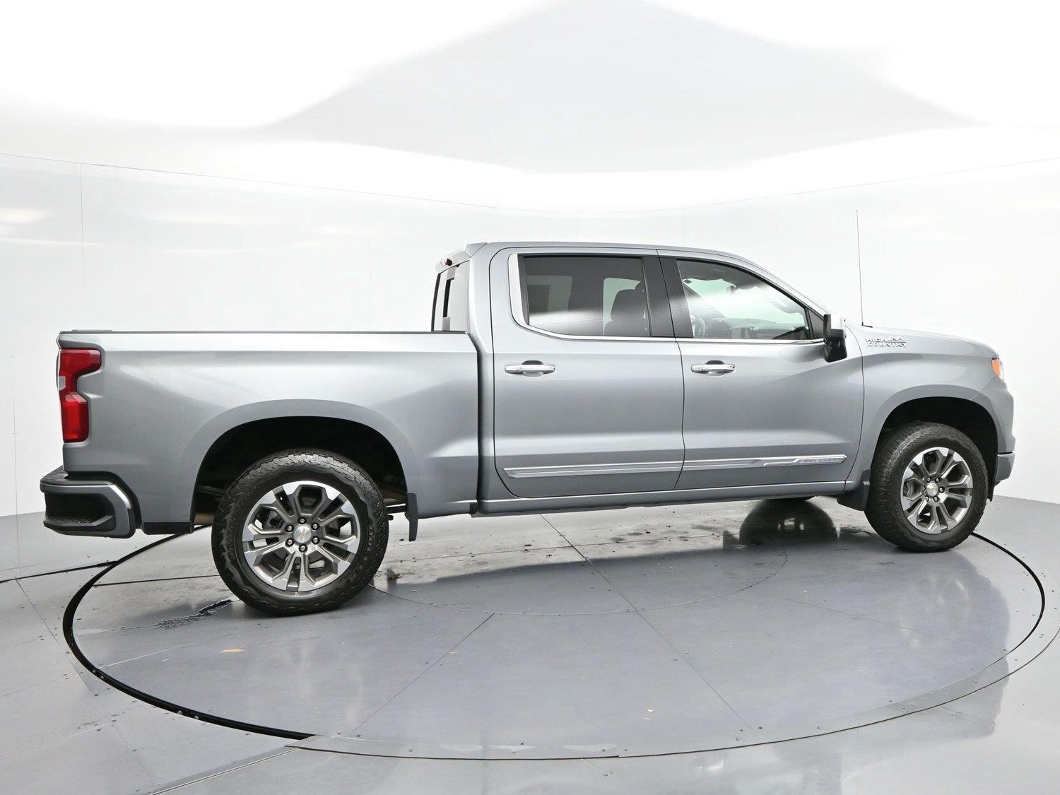 Used 2025 Sterling Gray Metallic Chevrolet High Country image 8