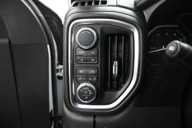 Used 2019 WHITE FROST TRICOAT GMC Denali image 13