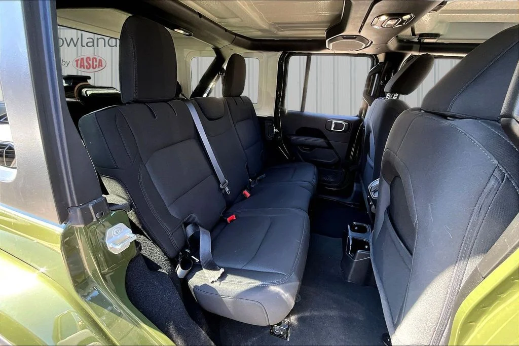 Used 2022 Green Jeep Unlimited Sahara image 25