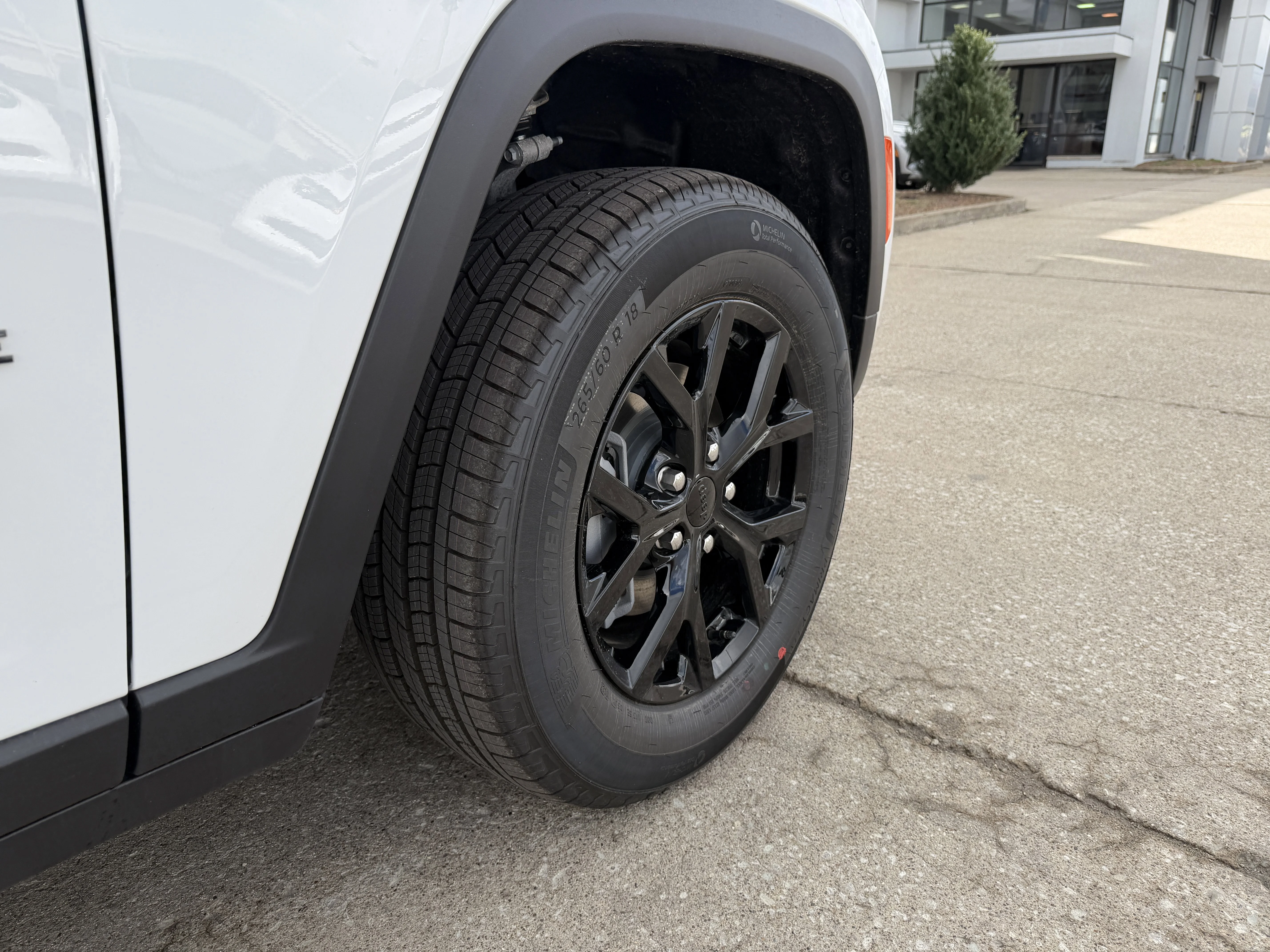 New 2026 Bright White Clear-Coat Exterior Paint Jeep Altitude image 22