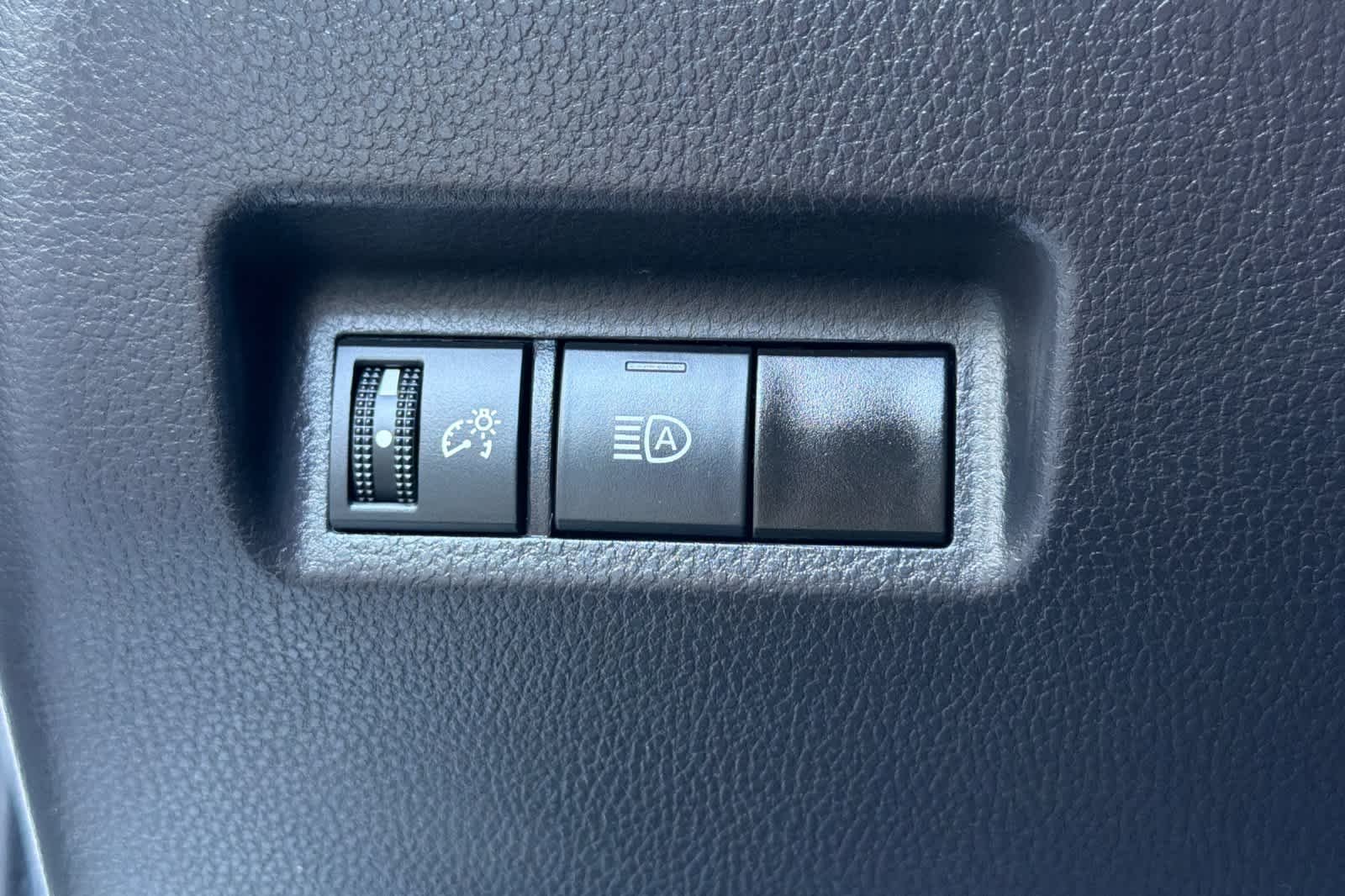 Used 2025 Ice Cap Toyota LE image 29