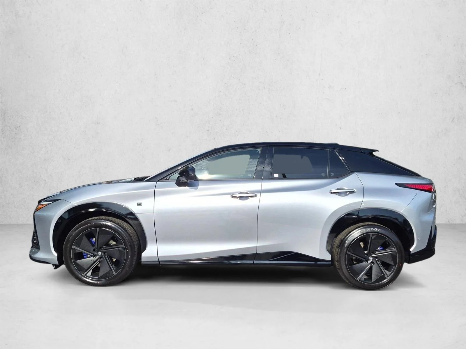 New 2026 Iridium and Black Onyx Lexus  550e F SPORT AWD image 8