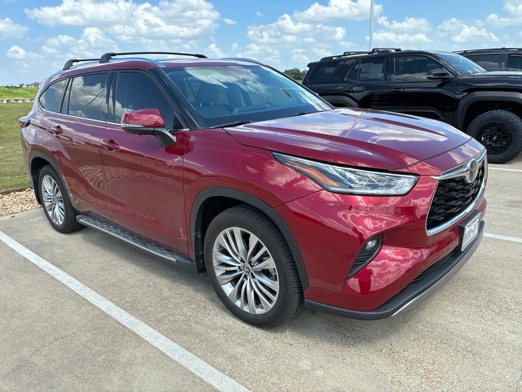 Used 2024  Toyota Platinum image 1