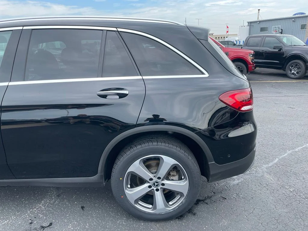 Used 2022 Black Mercedes-Benz GLC 300 image 40